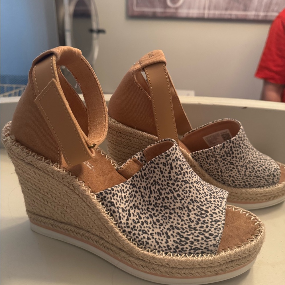 Toms Tan and Black Wedge Shoes with Jute Heel